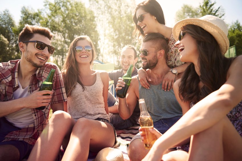 Warum Day Drinking der beste Weg ist, um Ihren Wochenend-Buzz zu bekommen