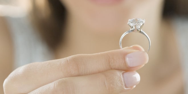 Diamanten sind nicht für immer: Teure Ringe und Hochzeiten können zu Beziehungsproblemen führen