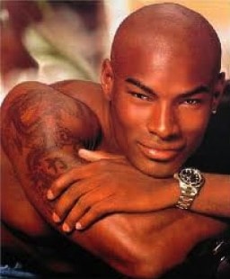 Rasieren Sie es ab!  Kahlheit steigert Ihr männliches Image