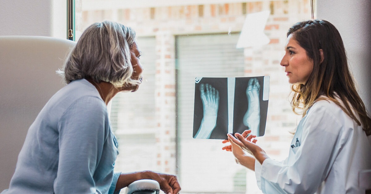 Osteopenie vs. Osteoporose: Unterschiede, Behandlung, Vorbeugung und mehr