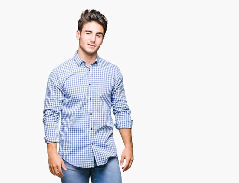 5 trügerische Masken, die jeder Narzisst trägt