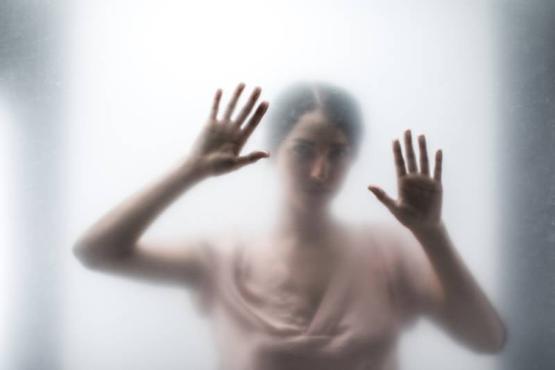 5 rote Flaggen, die Sie unter Beziehungs-OCD leiden