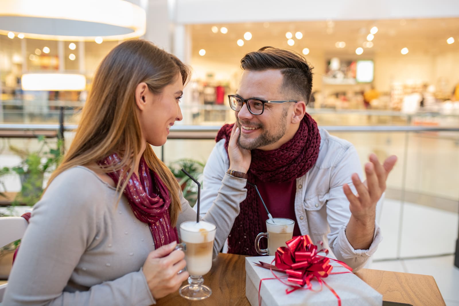Dinge, über die du mit deiner Freundin sprechen solltest, um eine bessere emotionale Verbindung aufzubauen